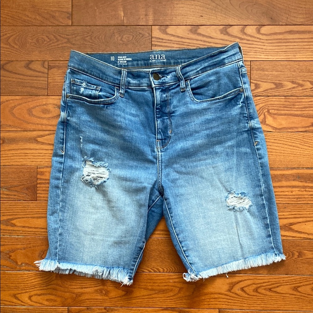 a.n.a. Women's Distressed Denim Shorts sz
10 Bermuda 9”inseam high waisted